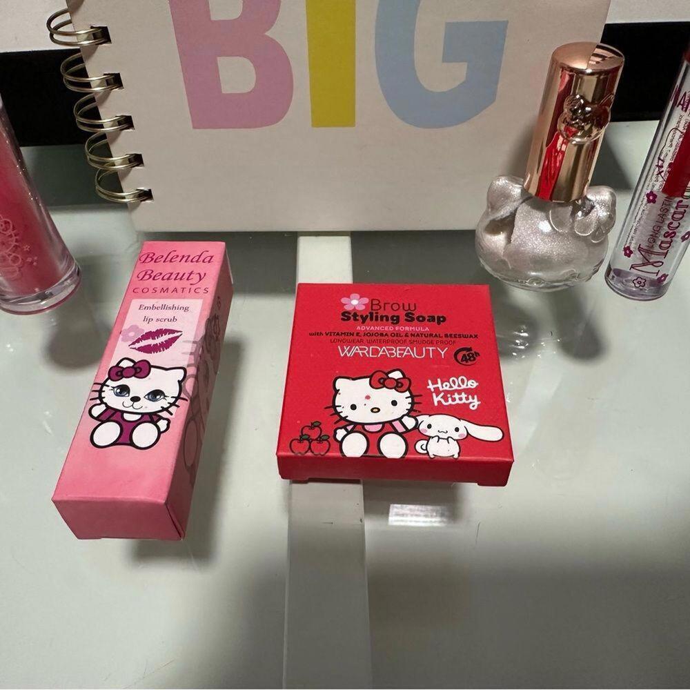 Hello Kitty Makeup Bundle - Picture 3 of 5